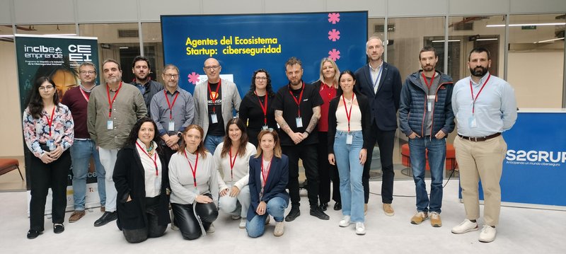 (foto de apertura): participantes en la jornada