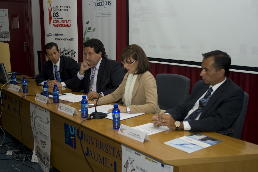 DPE Castell�n 2011: Acto Institucional. D�a. Pilar Garc�a, Vicerrectora de estudiantes, empleo e innovaci�n educativa de la UJI