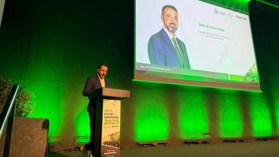 El Ayuntamiento reconoce a empresarios y empresas en la Gala Elche Emprende