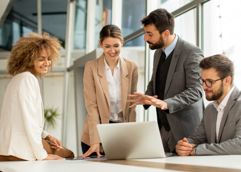 Cuando vender ya no basta: C�mo liderar equipos que cumplen objetivos  