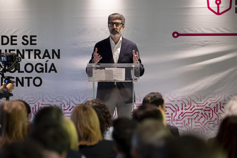 Justo Vell�n, en la apertura del acto de Tech FabLab