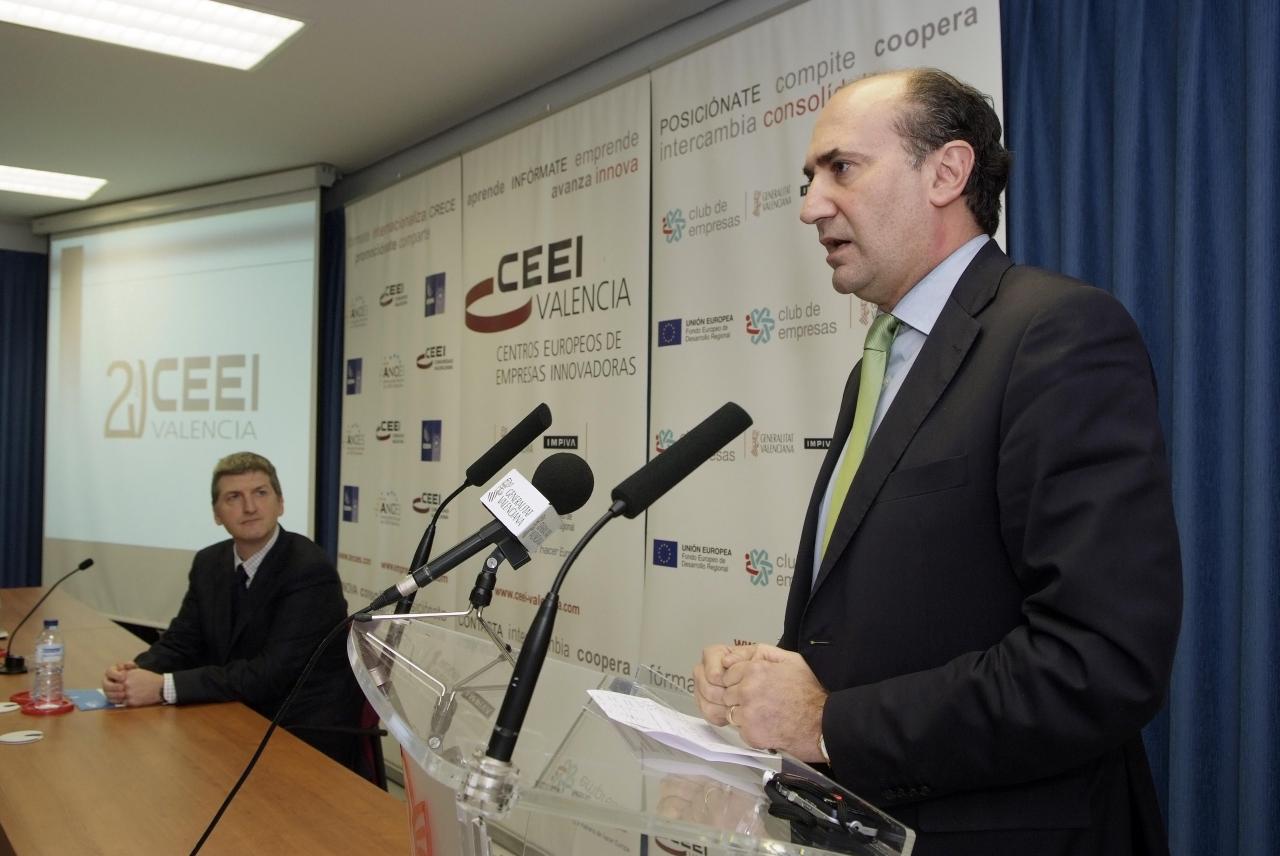 Honorable Sr. D. Enrique Verdeguer, Conseller d'Economia, Ind�stria i Comer�, durante la clausura del acto