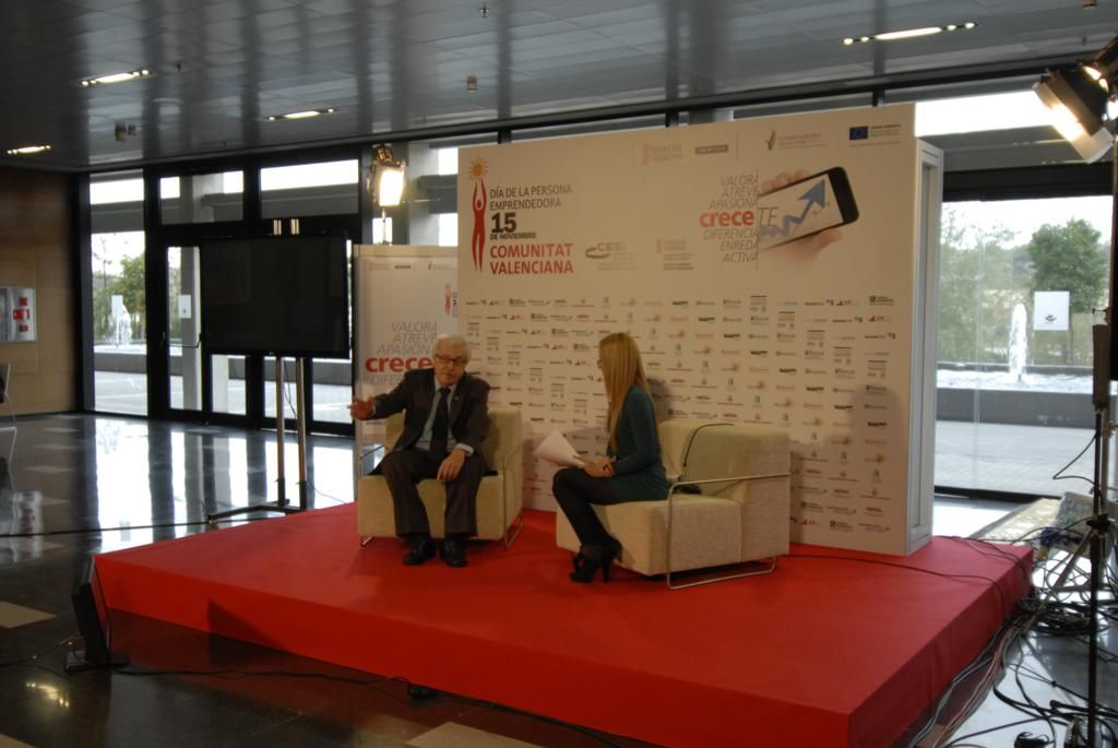 35 DPECV2012 Set Entrevistas Feria VLC. Salvador Gil Giron�s