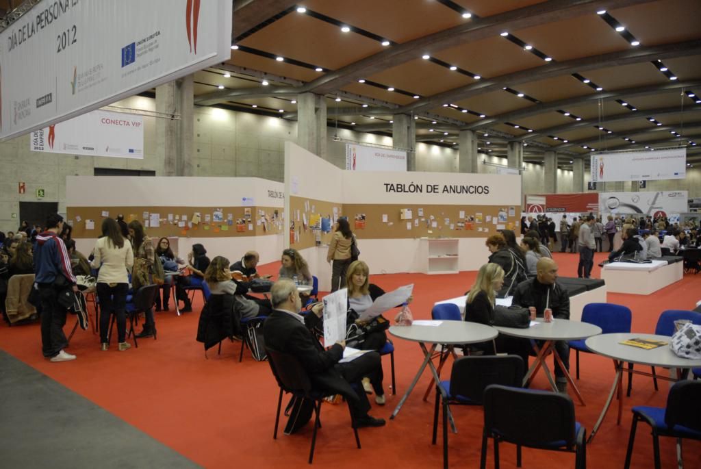 211 DPECV2012 Tabl�n de anuncios Plaza Central