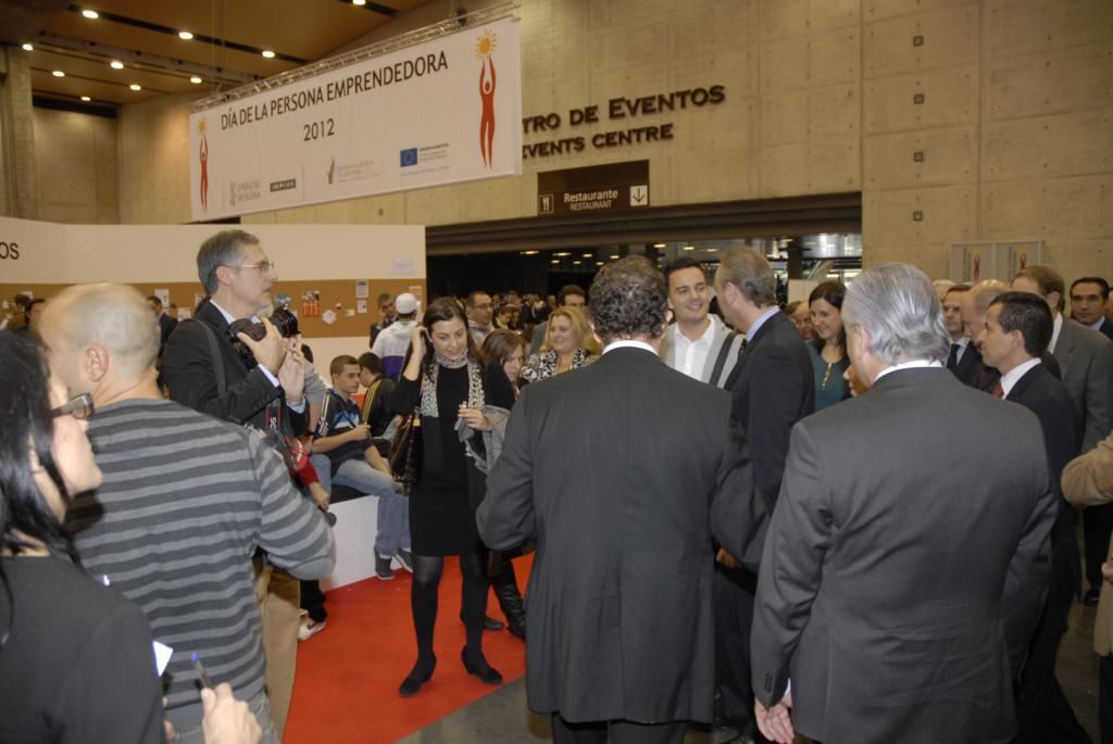 256 El President visita el DPECV2012