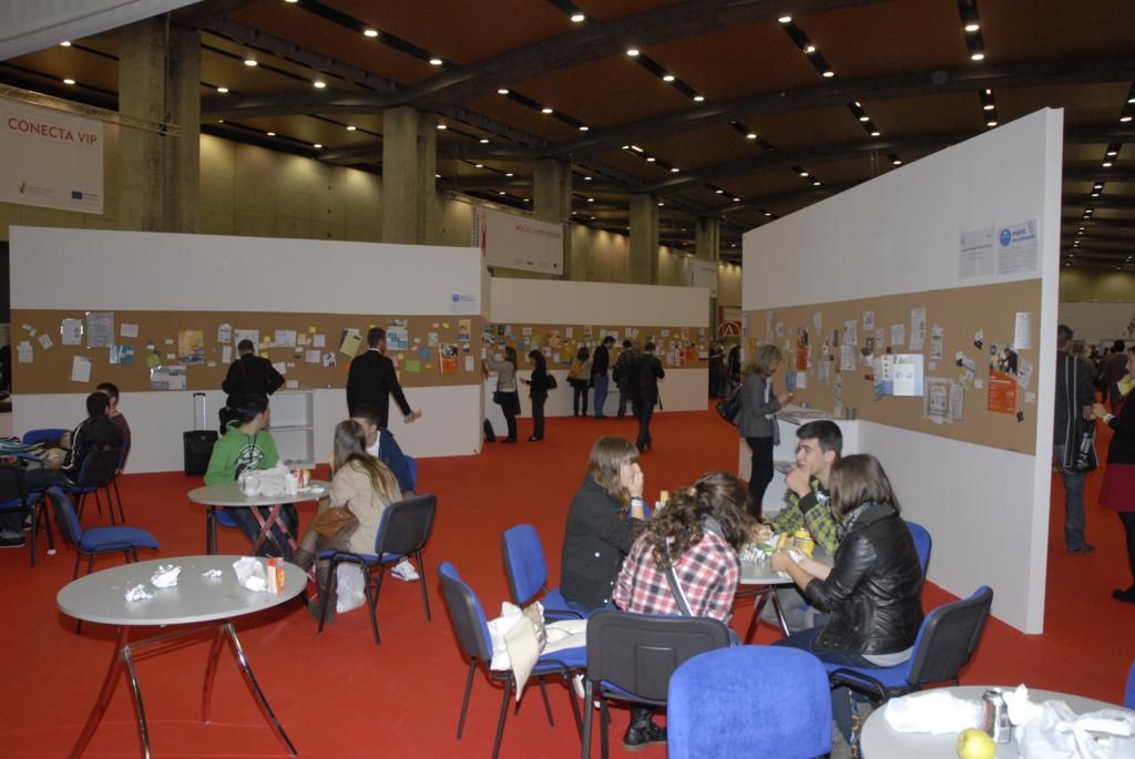 361 DPECV2012 Vista de la Plaza Central Y tabl�n de anuncios