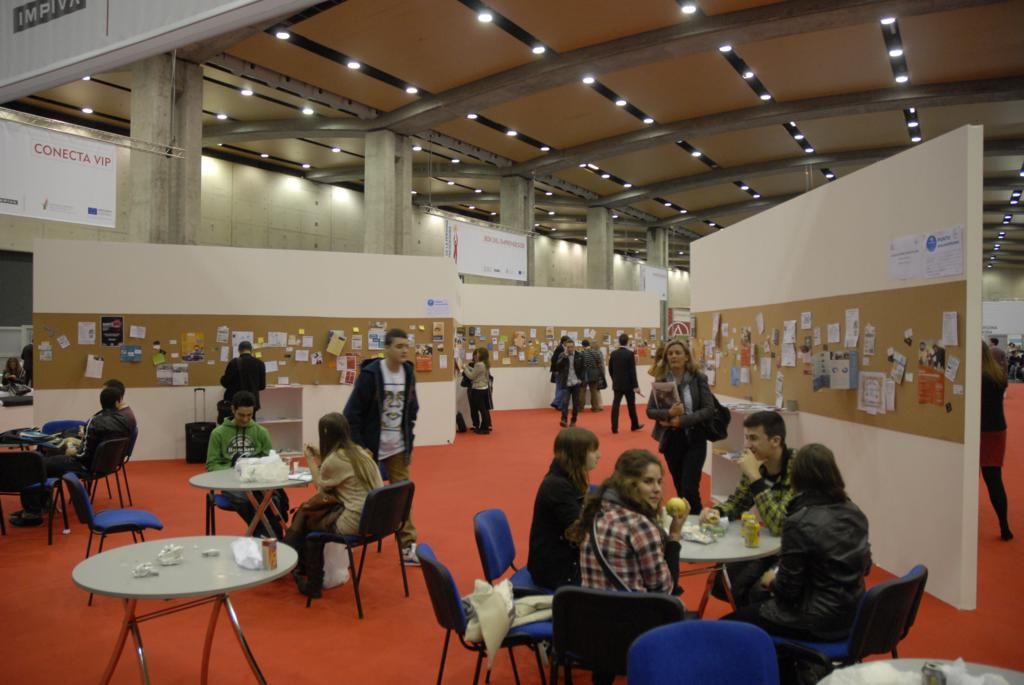 362 DPECV2012 Vista de la Plaza Central Y tabl�n de anuncios