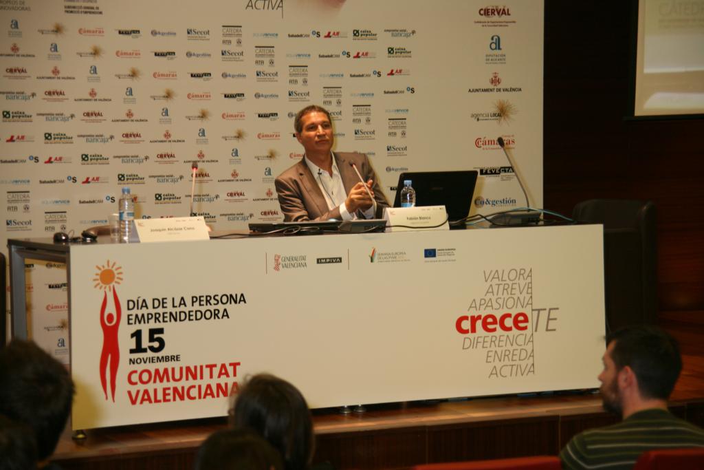 Sesiones Emprende+ DPECV12 Si el barco se hunde, �por qu� no vas en helic�ptero? 02