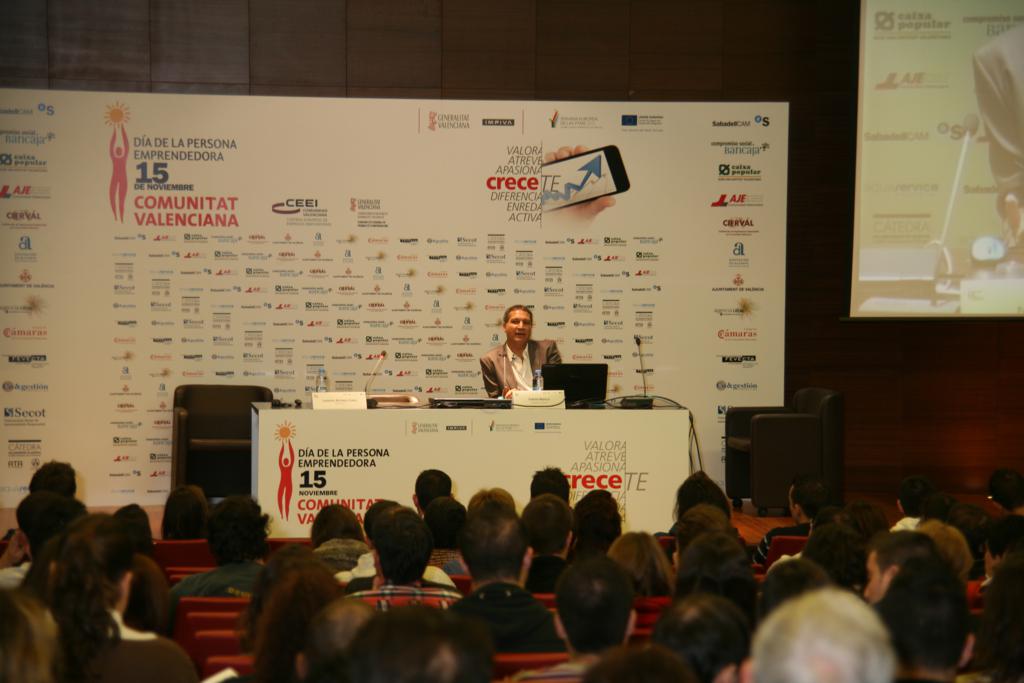 Sesiones Emprende+ DPECV12 Si el barco se hunde, �por qu� no vas en helic�ptero? 03