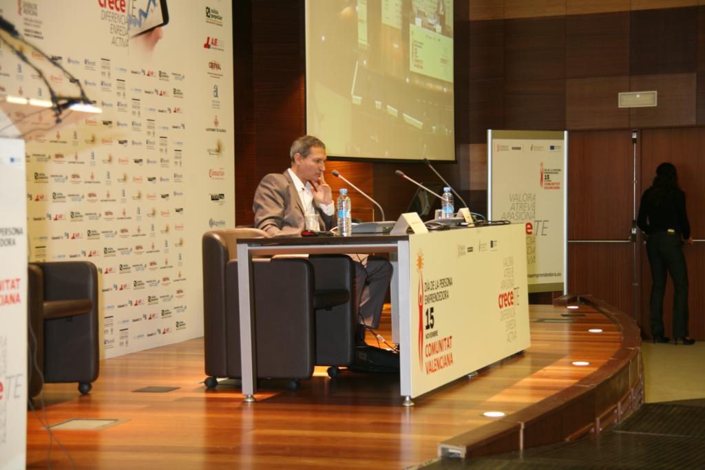 Sesiones Emprende+ DPECV12 Si el barco se hunde, �por qu� no vas en helic�ptero? 04