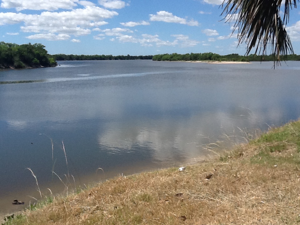 LA DESEMBOCADURA DEL RIO DENTRO DE LA LAGUNA