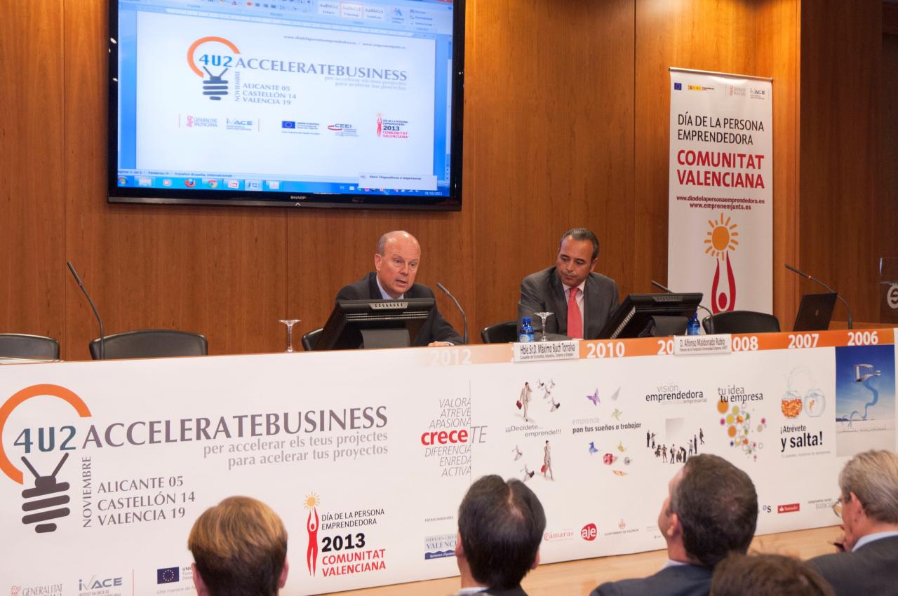 M�ximo Buch y Alfonso Maldonado durante la presentaci�n del DPECV 2013 