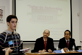 Participante realizando �elevator pitch�.
