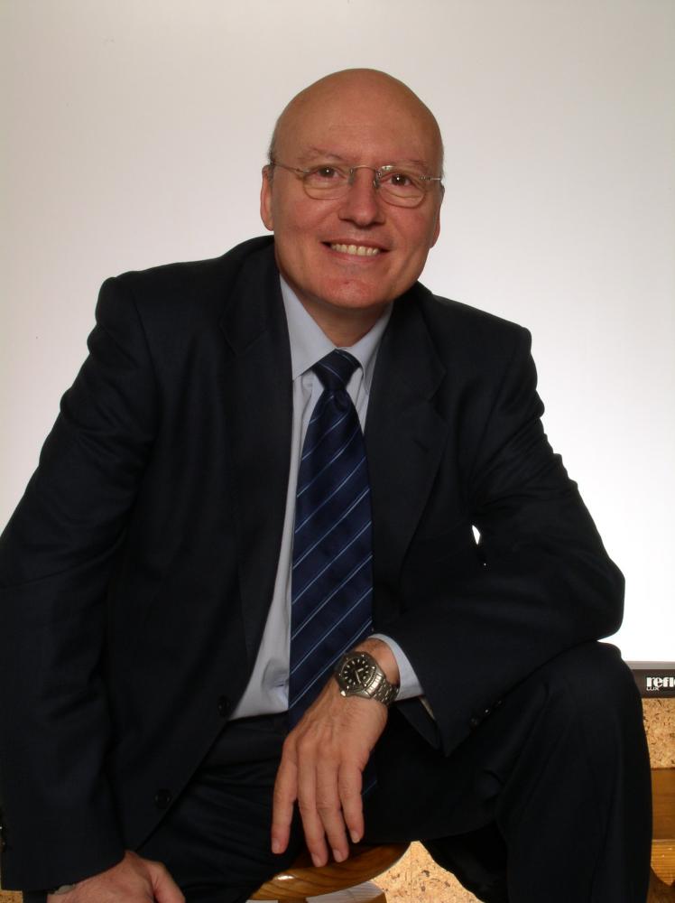 Luis A. Sequ� Gonz�lez