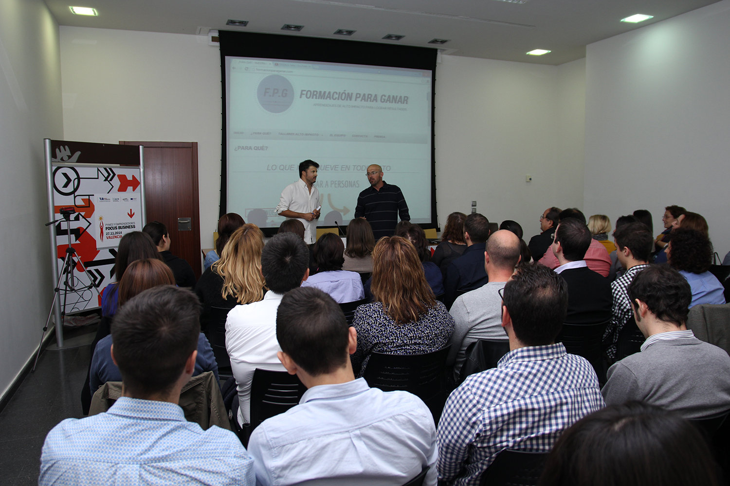 Centro de Eventos. �Te distingues o te extingues? #DPECV2014