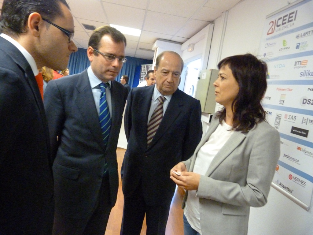 Joaqu�n Rios interes�ndose por las empresas 