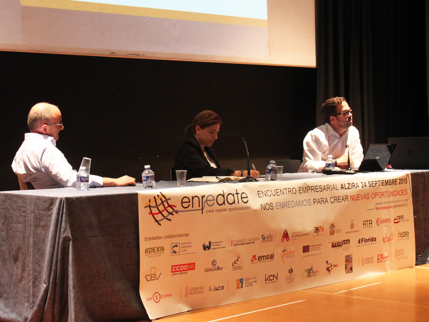Taller "Tecnolog�as que est�n cambiando el mundo" Enr�date Alzira 2015