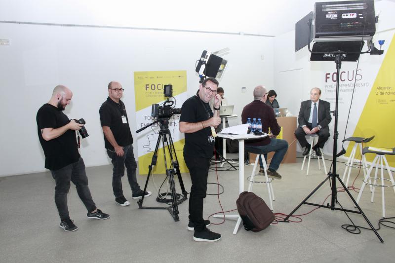 Equipo de comunicaci�n Focus Pyme en el set de entrevistas[;;;][;;;]