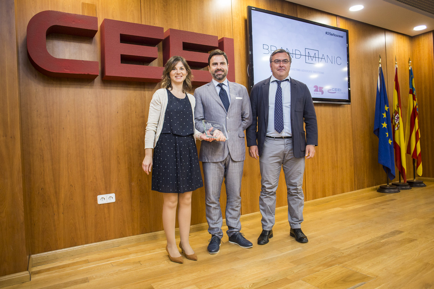 Entrega el reconocimiento a Lu�s Soldevila, CEO de Brandmanic #25a�osceei[;;;][;;;]