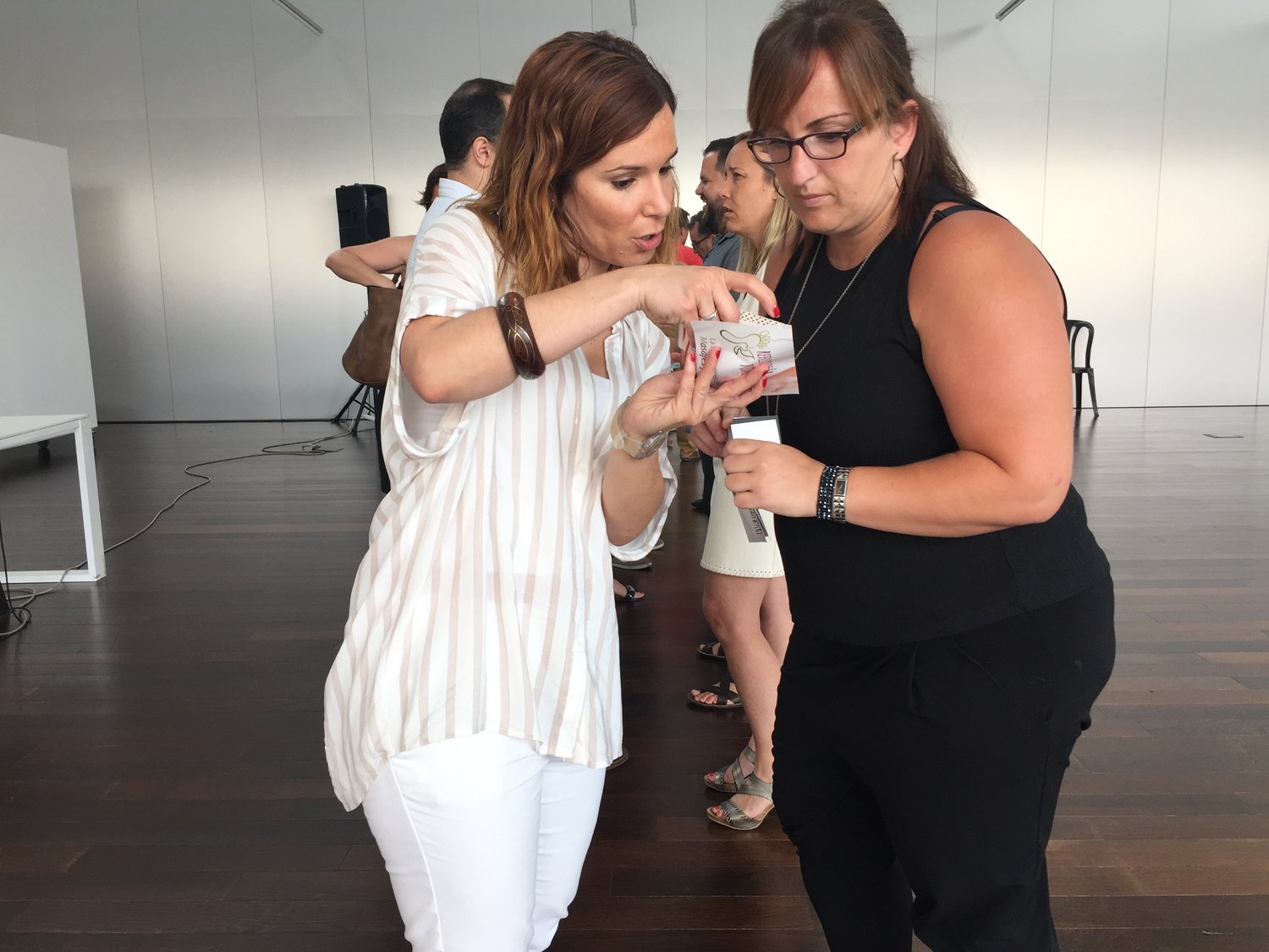 Intercambio de tarjetas durante Focus Pyme y Emprendimiento Horta[;;;][;;;]