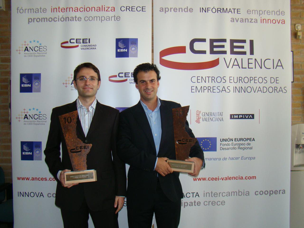 Mauro Flavio Fiore de MOVUS y Javier L�pez de Ingenia Telecom Premios mejor proyecto y trayectoria empresarial respectivamente