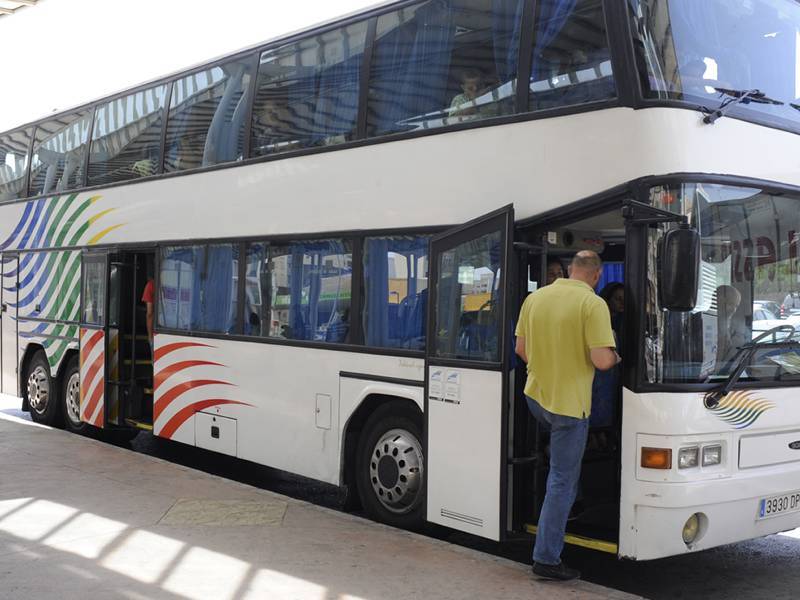 10 consejos para sobrevivir a un viaje largo en autocar