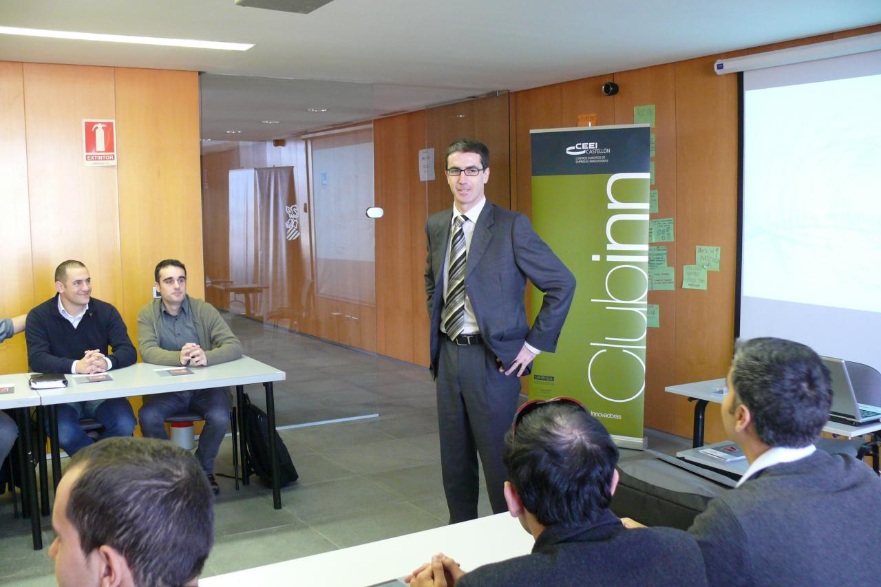 Desayuno de innovaci�n CEEI Castell�n. Justo Vell�n, Director de CEEI Castell�n, presentando la jornada