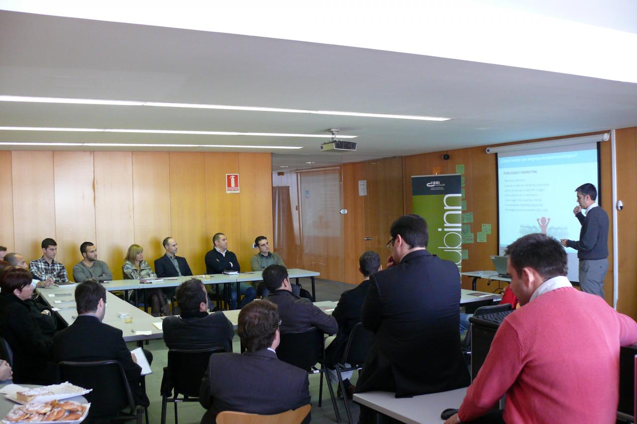 Desayuno de innovaci�n. Como una empresa de Base Tecnol�gica, Germ�n Dominguez.