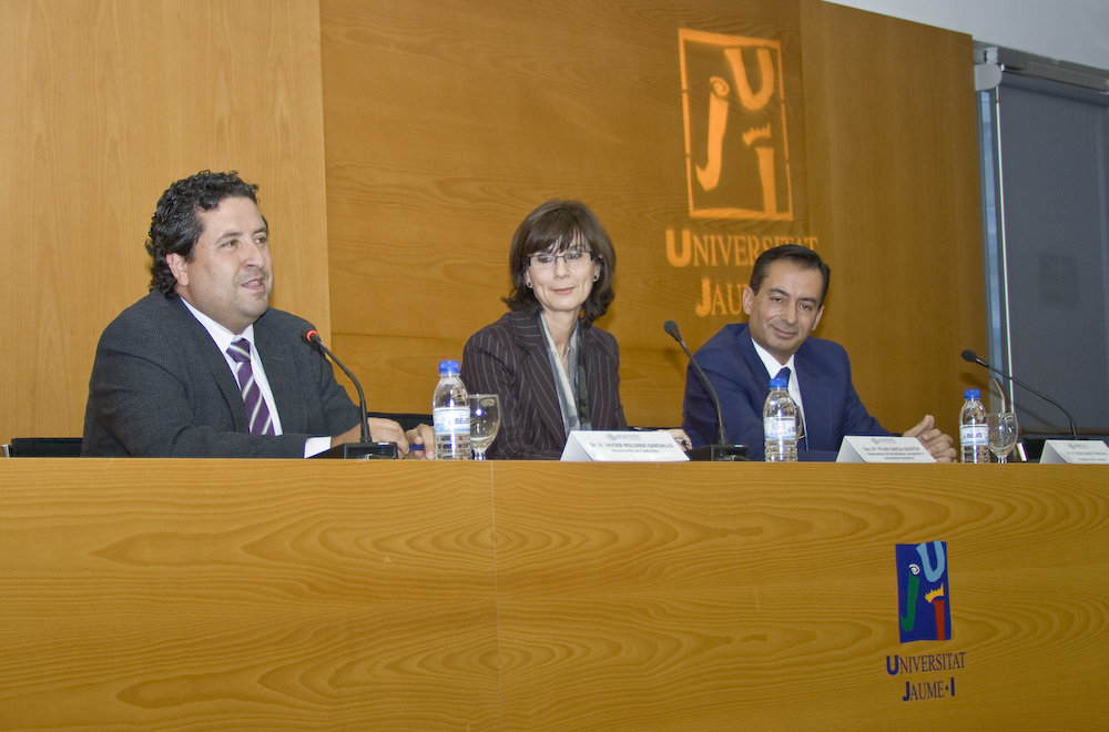 Acto Institucional. Javier Moliner, Pilar Garc�a y Diego Basco