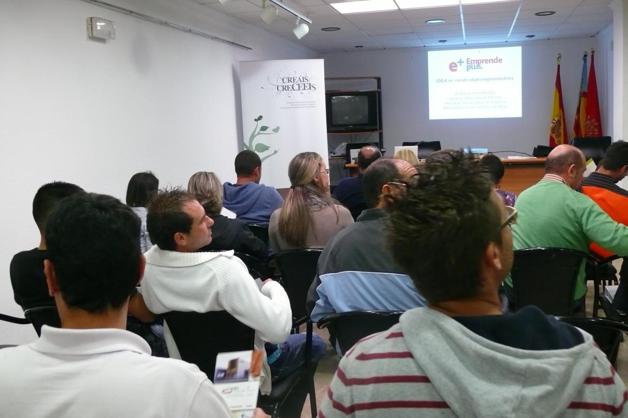 Emprende +: Taller de ideas. Creatividad. Jornada en Xilxes