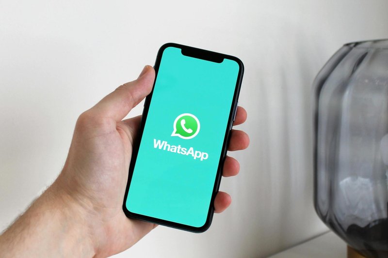 �Se puede agregar a alguien a un grupo de WhatsApp sin su consentimiento?