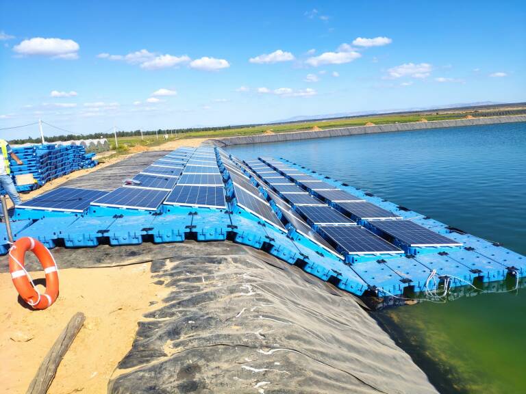Isifloating, energ�a solar flotante made in Beneixama